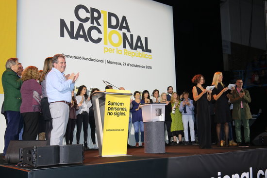 Political personalities and citizens on stage on October 27 2018 (by Bernat Vilaró)